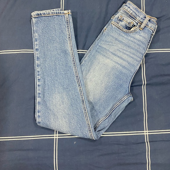 Fashion Nova Mom Jeans - Picture 2 of 5